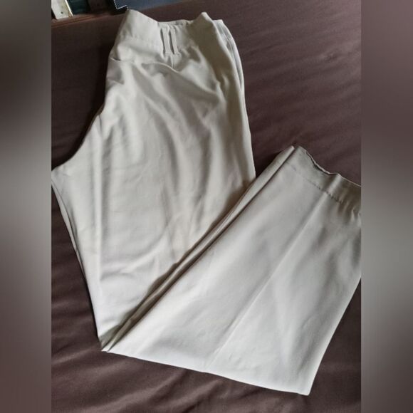 Women's Dress Pant. Wide legged, pockets, double belt loops. - Picture 1 of 6